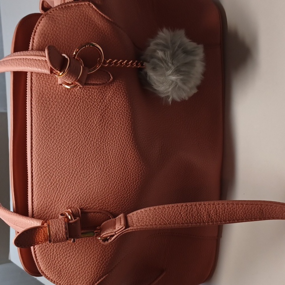 Charming charlies bag zip closures 2 lots of room inside handles salmon color